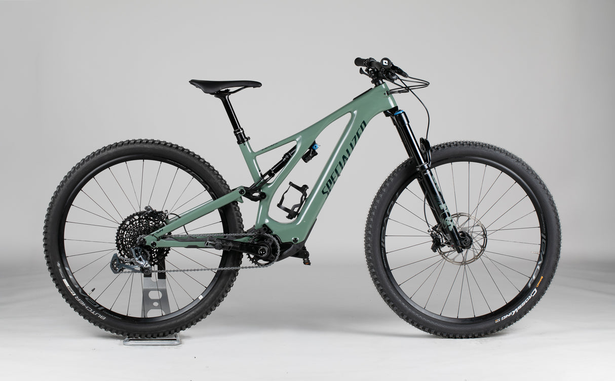 Specialized Levo SL Expert Carbon - käytetty sähköpyörä 170-182 cm ajajalle