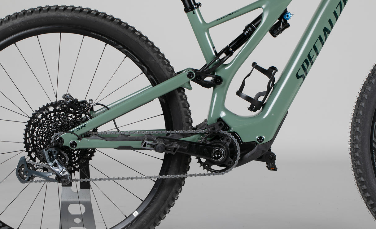 Specialized Levo SL Expert Carbon - käytetty sähköpyörä 170-182 cm ajajalle