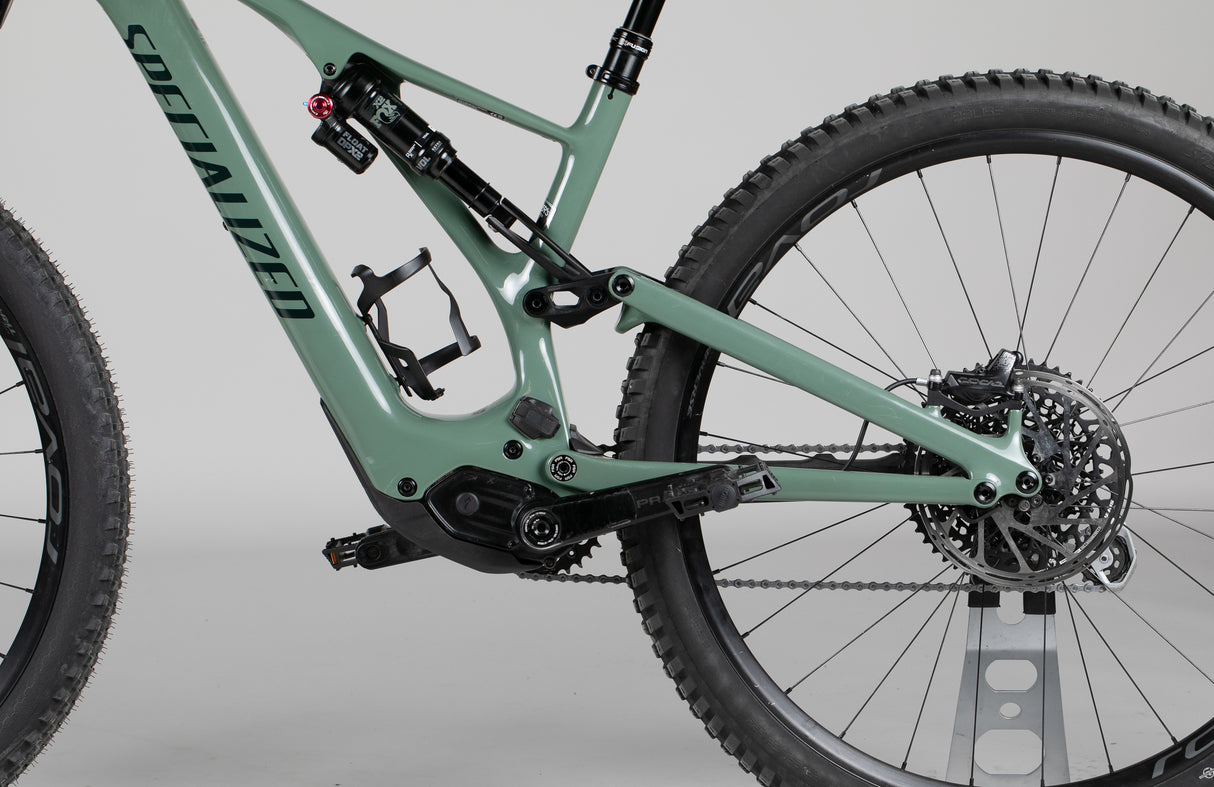 Specialized Levo SL Expert Carbon - käytetty sähköpyörä 170-182 cm ajajalle