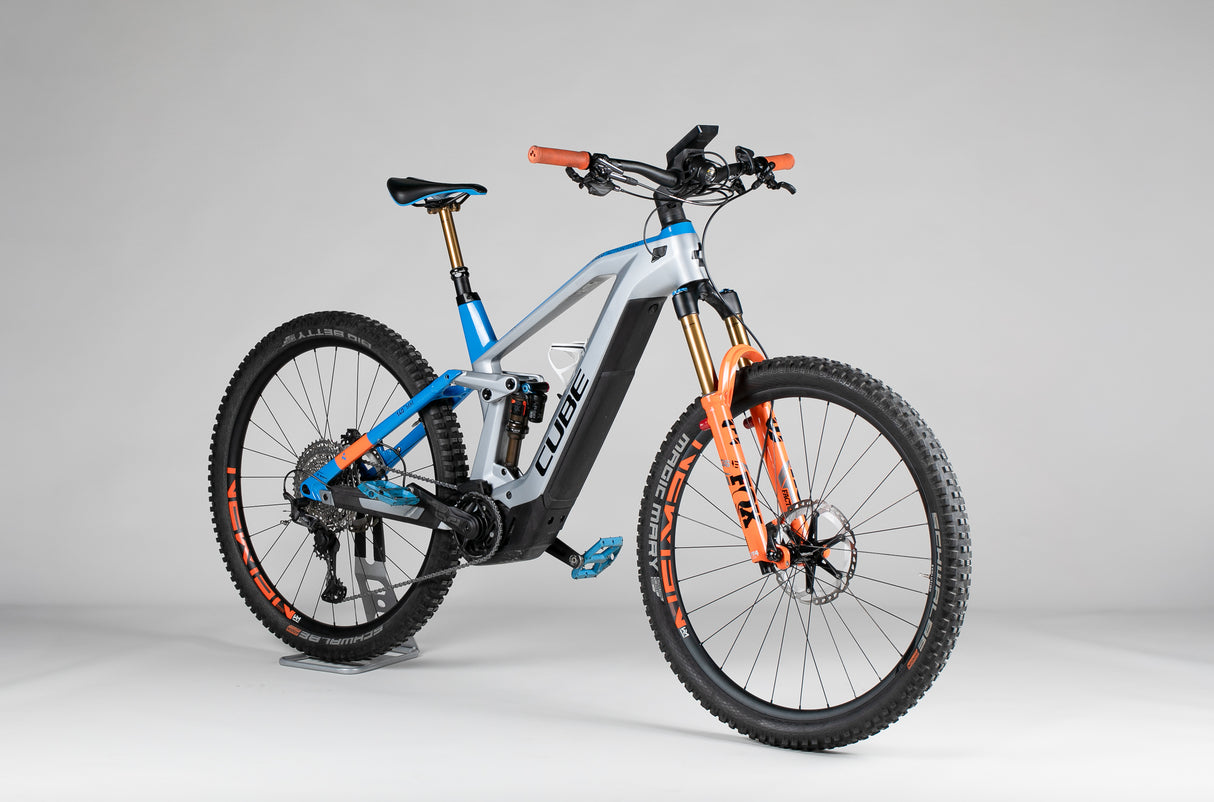 Cube STEREO HYBRID 140 HPC ACTIONTEAM 625 NYON - käytetty sähköpyörä 179-189 cm ajajalle