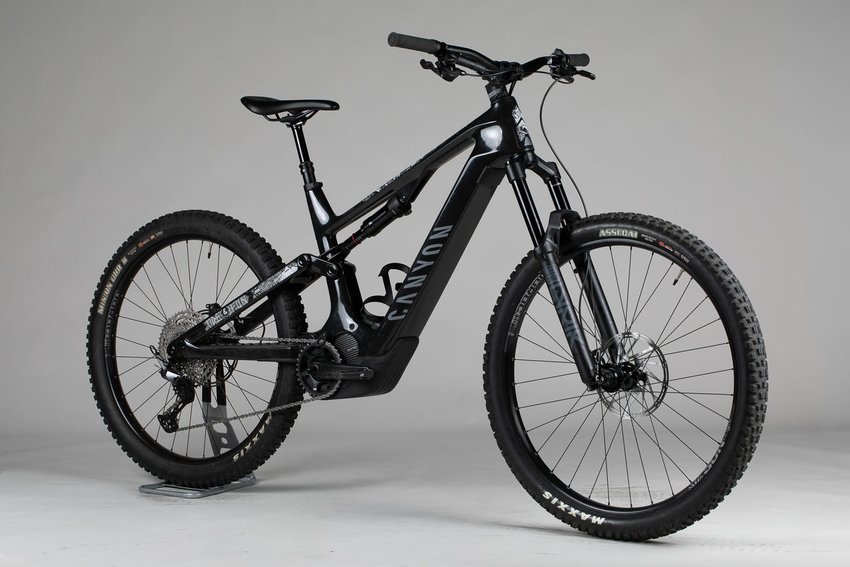Canyon Spectral:On Cf 7.0 - käytetty sähköpyörä 183-192 cm ajajalle