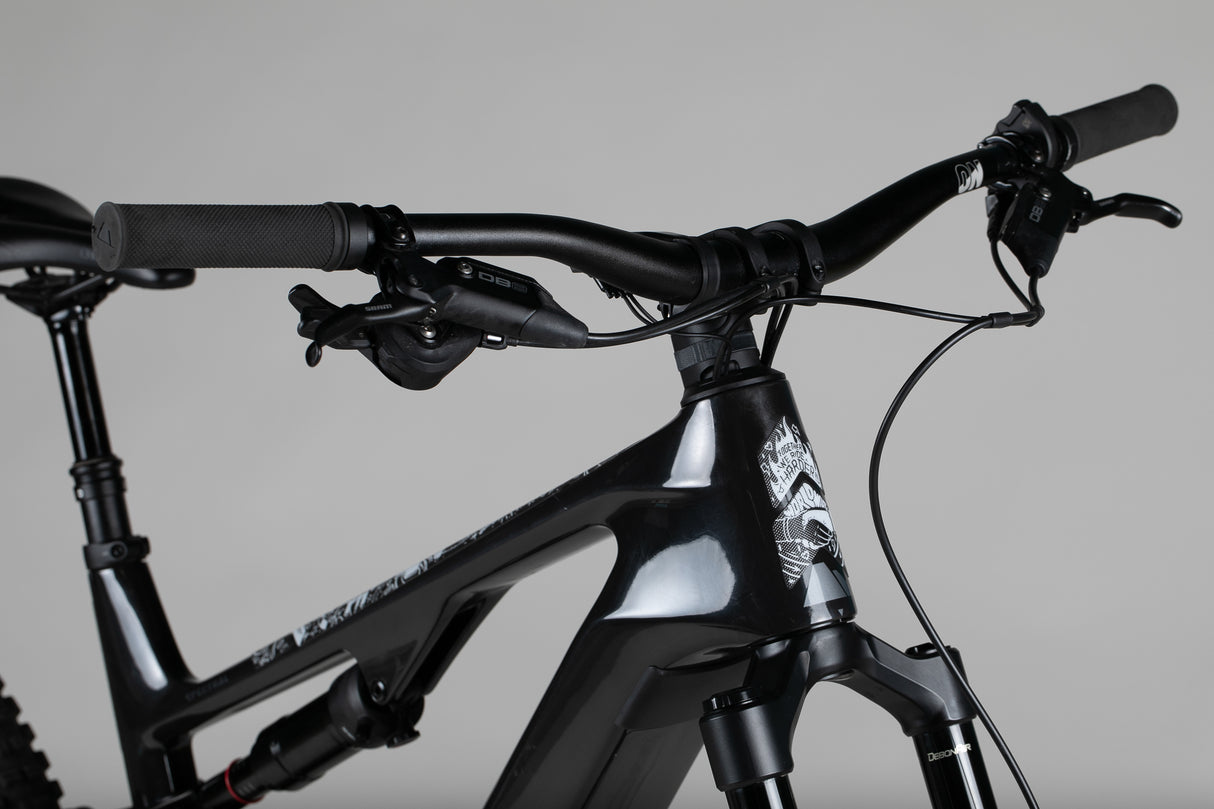 Canyon Spectral:On Cf 7.0 - käytetty sähköpyörä 183-192 cm ajajalle