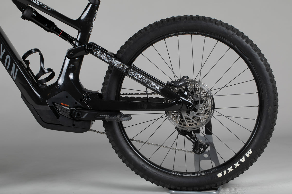 Canyon Spectral:On Cf 7.0 - käytetty sähköpyörä 183-192 cm ajajalle