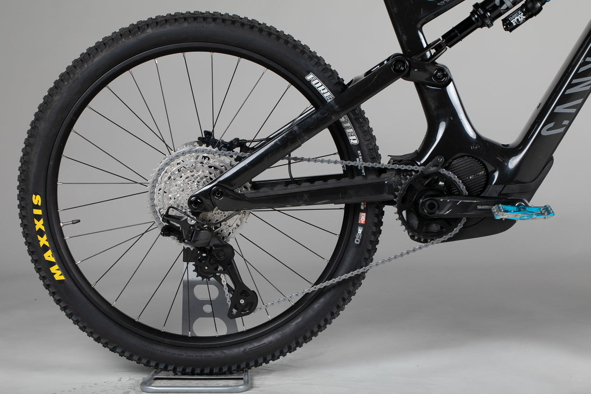 Canyon Spectral:On Cf 8 - käytetty sähköpyörä 190-203 cm ajajalle