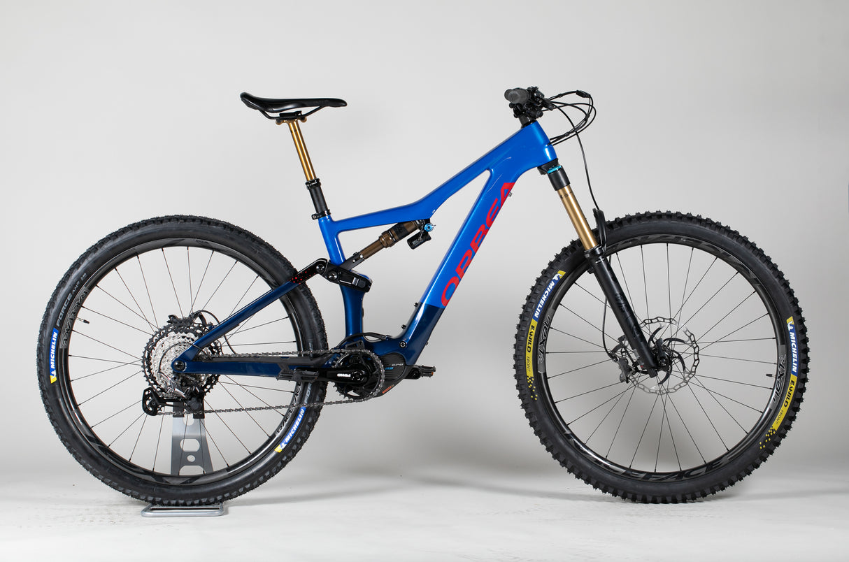 Orbea Rise MyO Custom Carbon M-Team - käytetty sähköpyörä ajajalle 160-175 cm