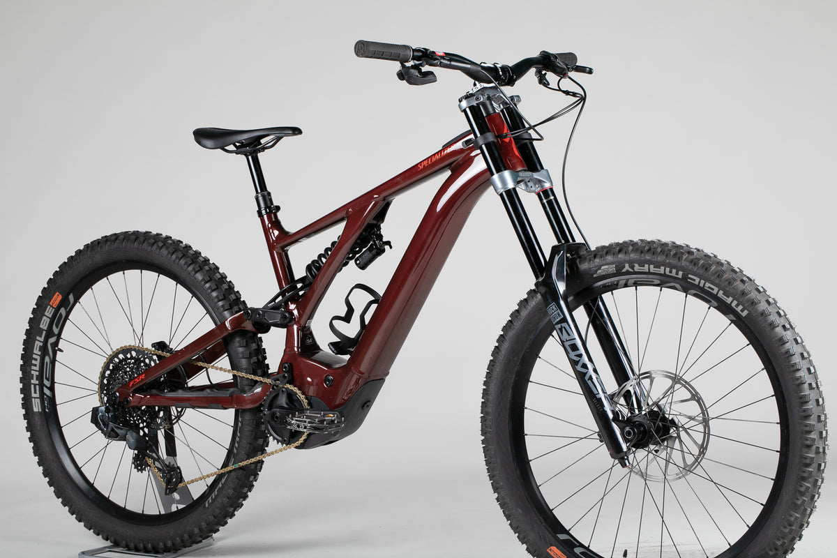 Specialized Turbo Kenevo Expert - käytetty sähköpyörä 178-188 cm ajajalle