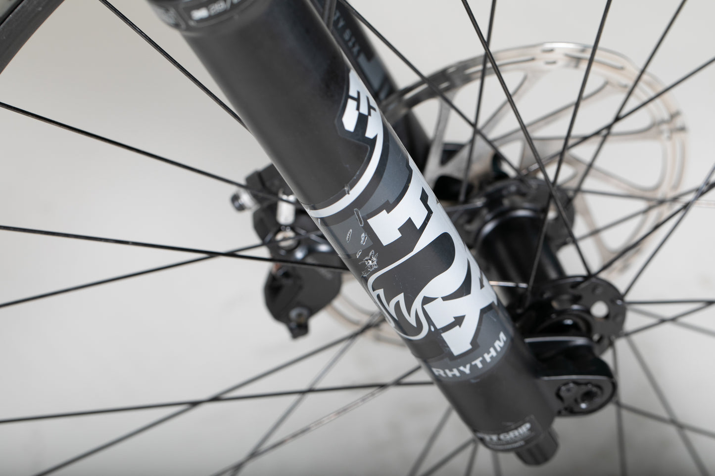 Specialized Turbo Levo 3 Comp Carbon - käytetty sähköpyörä ajajalle 163-173 cm