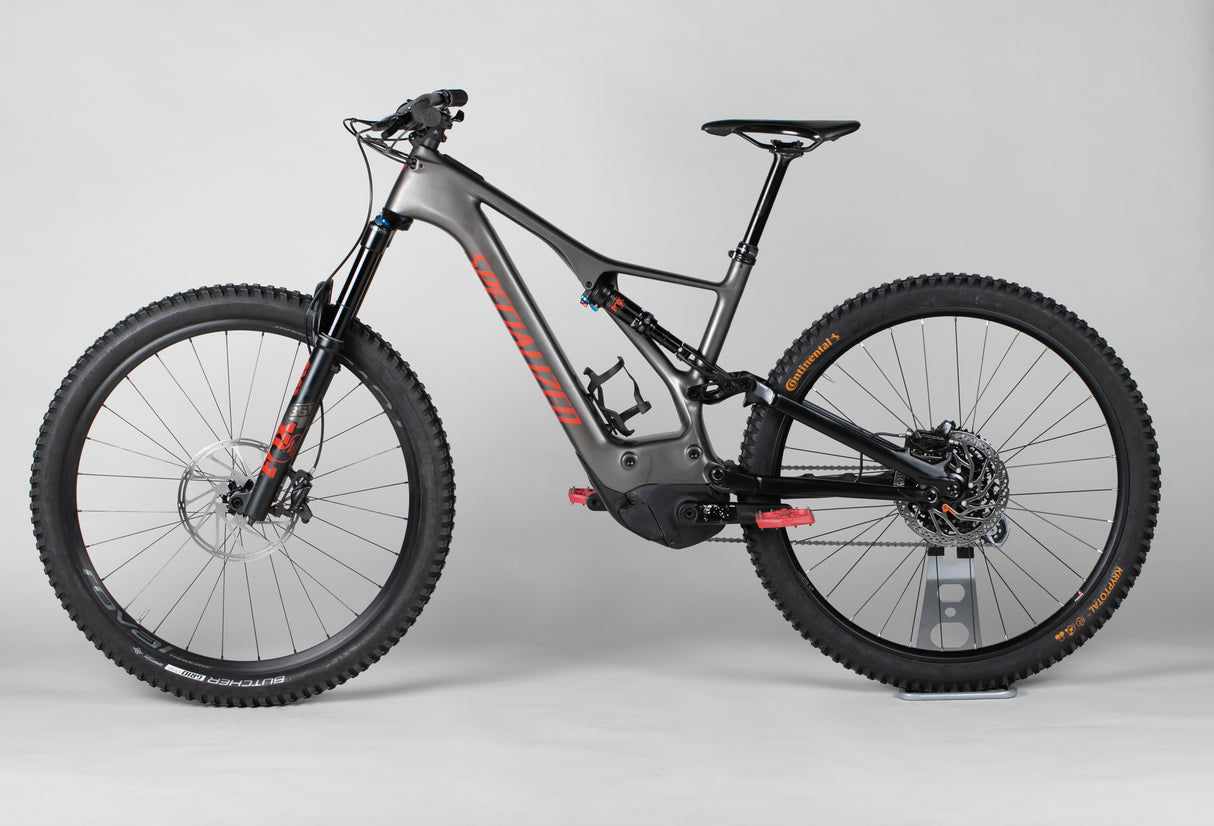 Specialized Turbo Levo Expert Carbon - käytetty sähköpyörä 178–189 cm ajajalle