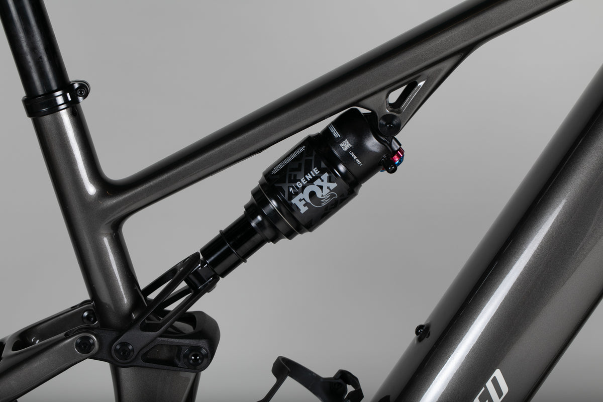 Specialized Turbo Levo R Comp - käytetty sähköpyörä 178-193 cm ajajalle