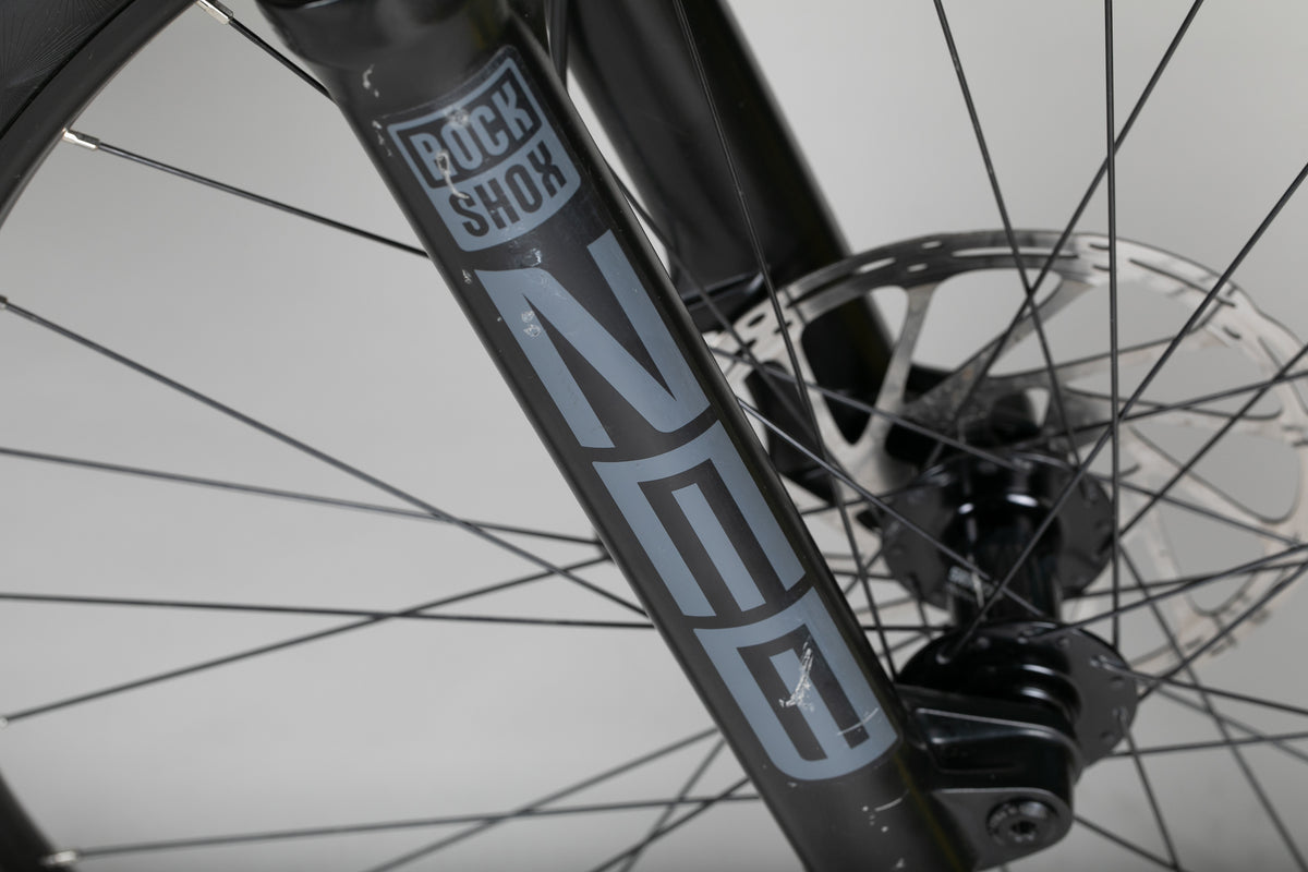 Santa cruz Bullit - käytetty sähköpyörä 175-185 cm ajajalle