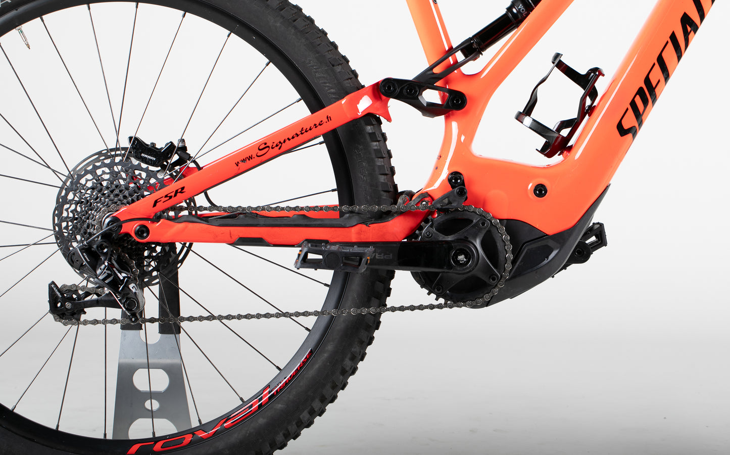 Specialized Turbo Levo Comp Carbon - käytetty sähköpyörä 178-185 cm ajajalle