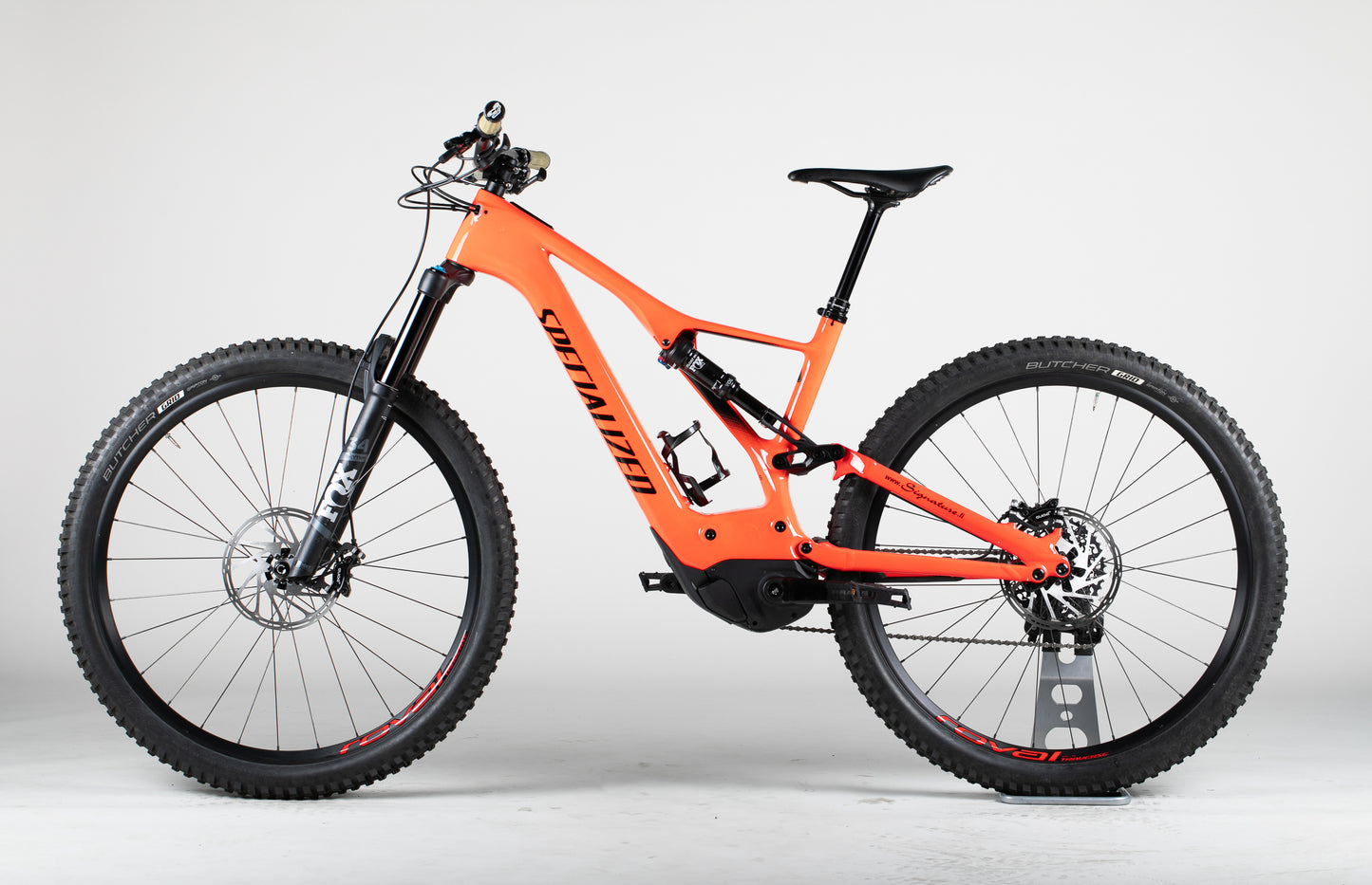 Specialized Turbo Levo Comp Carbon - käytetty sähköpyörä 178-185 cm ajajalle