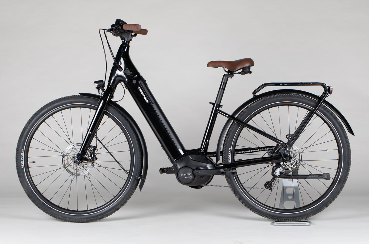 Cannondale Adventure Neo 3 EQ - käytetty sähköpyörä 150–170 cm ajajalle