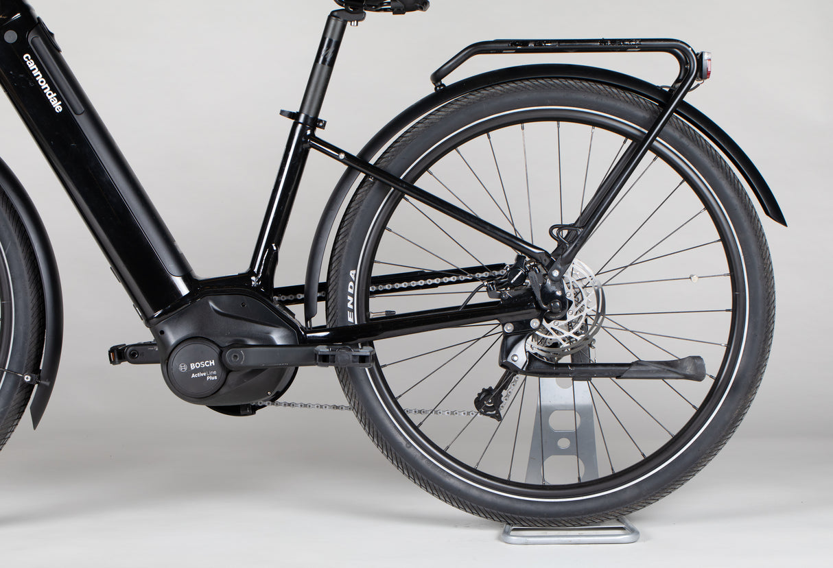 Cannondale Adventure Neo 3 EQ - käytetty sähköpyörä 150–170 cm ajajalle