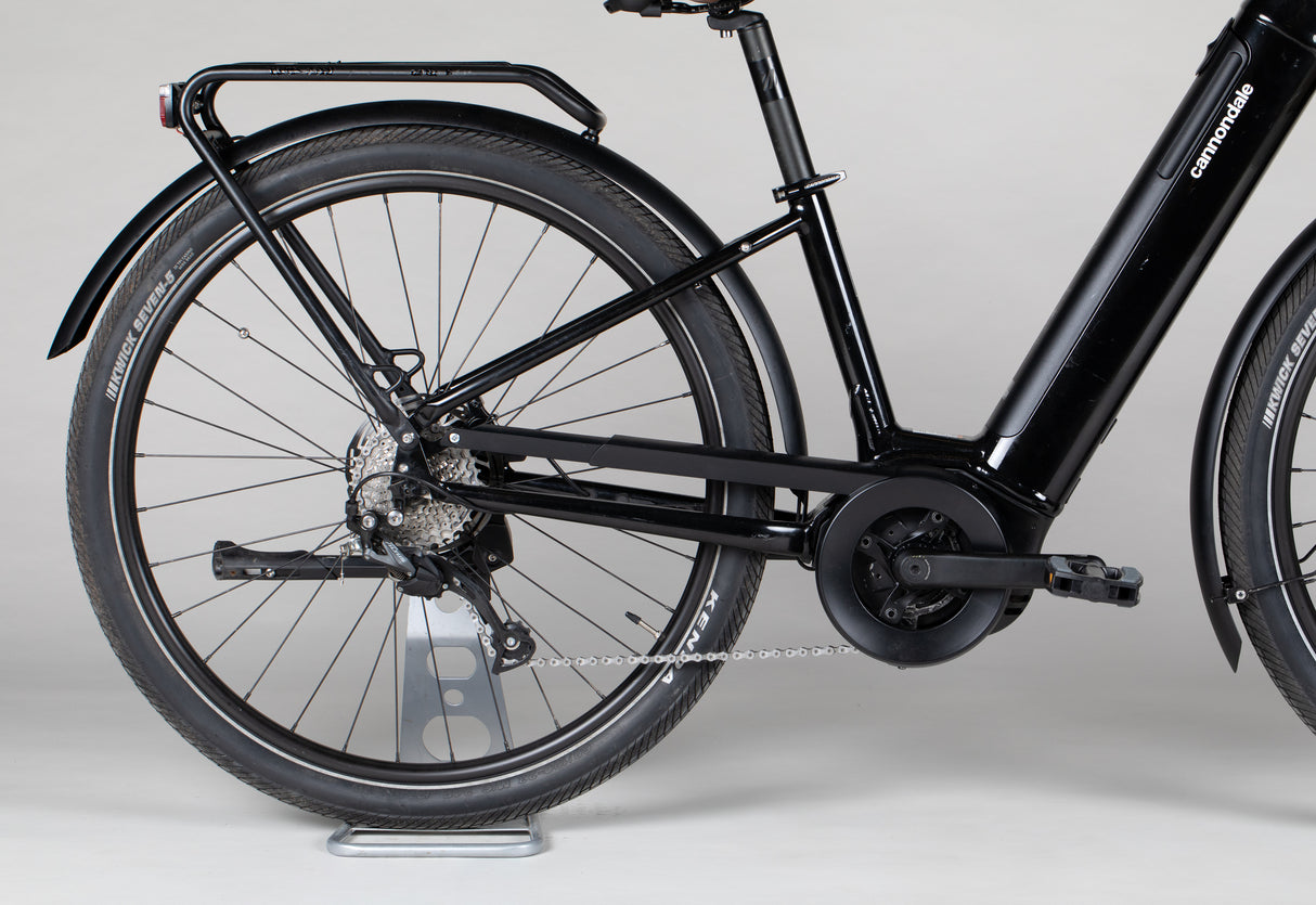 Cannondale Adventure Neo 3 EQ - käytetty sähköpyörä 150–170 cm ajajalle