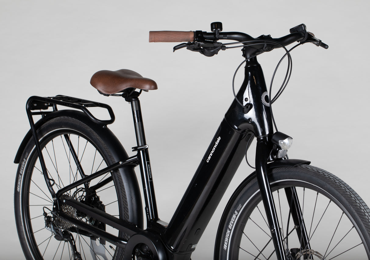 Cannondale Adventure Neo 3 EQ - käytetty sähköpyörä 150–170 cm ajajalle