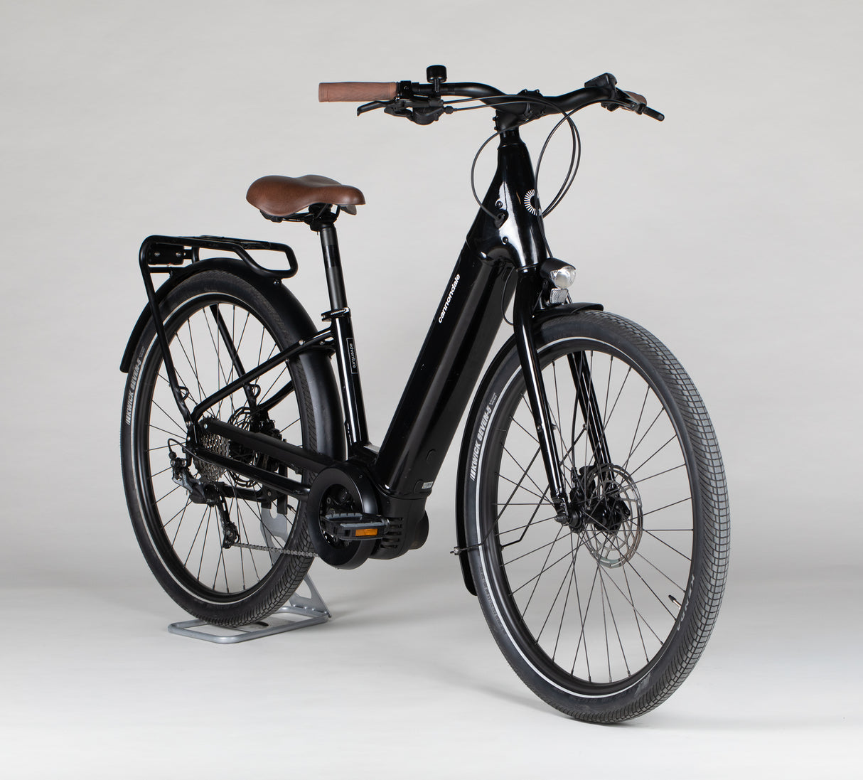 Cannondale Adventure Neo 3 EQ - käytetty sähköpyörä 150–170 cm ajajalle