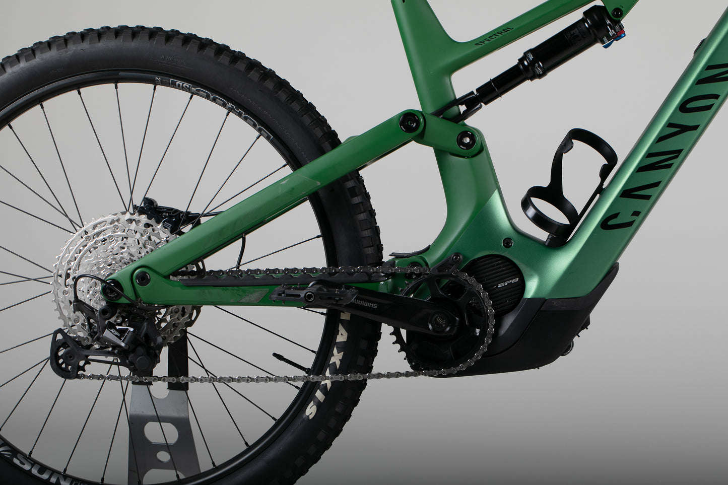 Canyon Spectral:ON CF8 - käytetty sähköpyörä 183-191 cm ajajalle