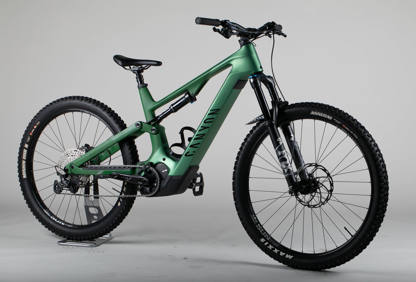 Canyon Spectral:ON CF8 - käytetty sähköpyörä 183-191 cm ajajalle