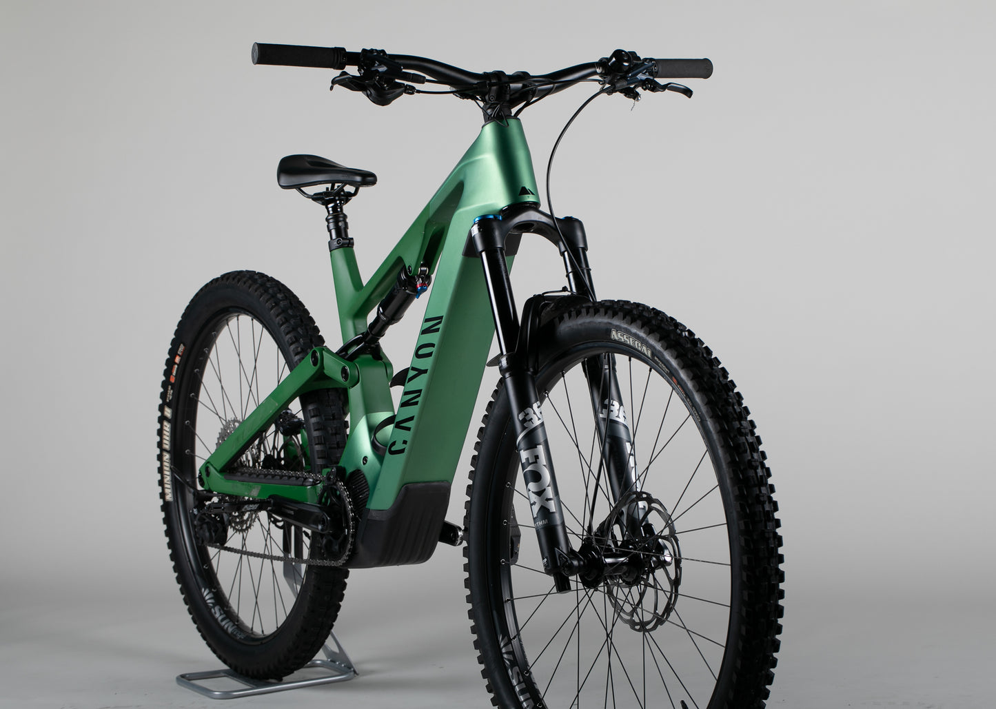 Canyon Spectral:ON CF8 - käytetty sähköpyörä 183-191 cm ajajalle