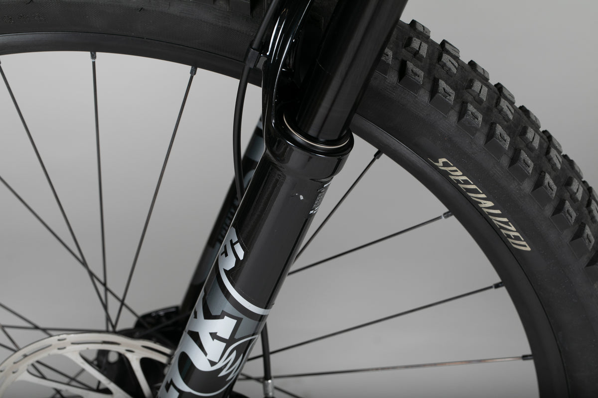 Specialized Turbo Levo Comp Alloy - käytetty sähköpyörä 165-181 cm ajajalle