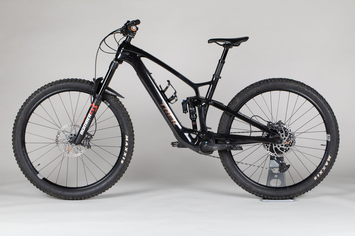 Trek Fuel Exe 9.5 - käytetty sähköpyörä 177-188 cm ajajalle