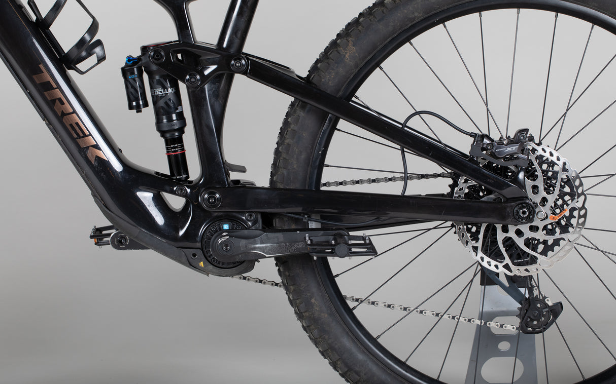 Trek Fuel Exe 9.5 - käytetty sähköpyörä 177-188 cm ajajalle