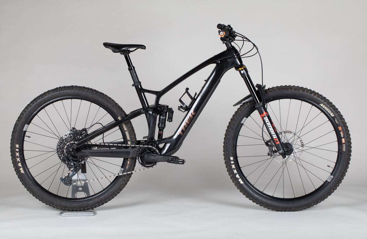 Trek Fuel Exe 9.5 - käytetty sähköpyörä 177-188 cm ajajalle
