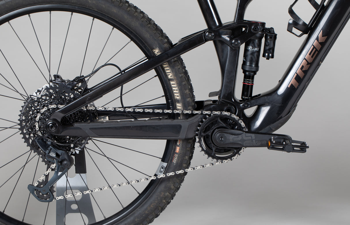 Trek Fuel Exe 9.5 - käytetty sähköpyörä 177-188 cm ajajalle
