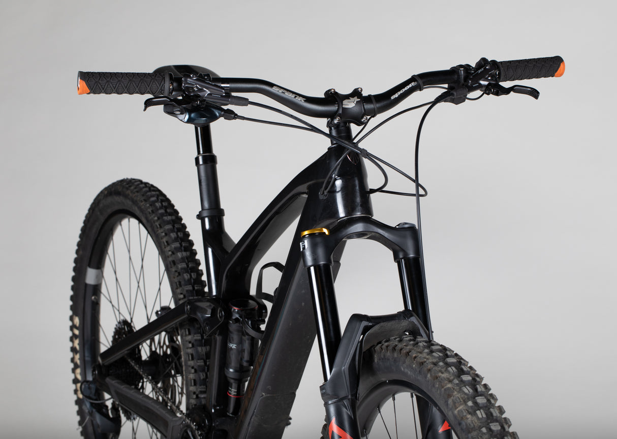 Trek Fuel Exe 9.5 - käytetty sähköpyörä 177-188 cm ajajalle