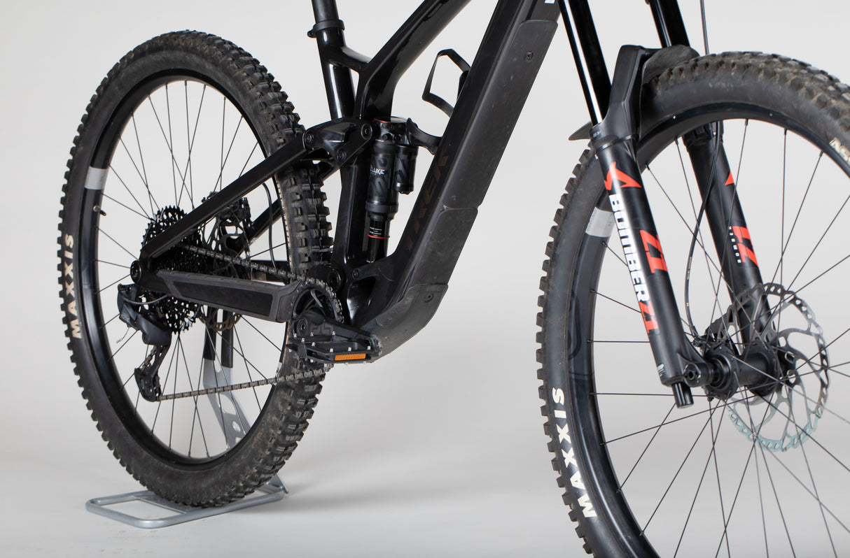 Trek Fuel Exe 9.5 - käytetty sähköpyörä 177-188 cm ajajalle