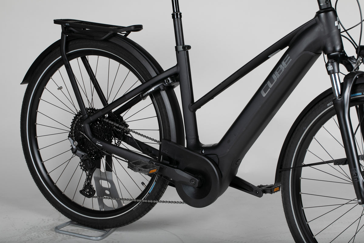 Cube TOURING HYBRID, PRO 500 - käytetty sähköpyörä 160-175 cm ajajalle