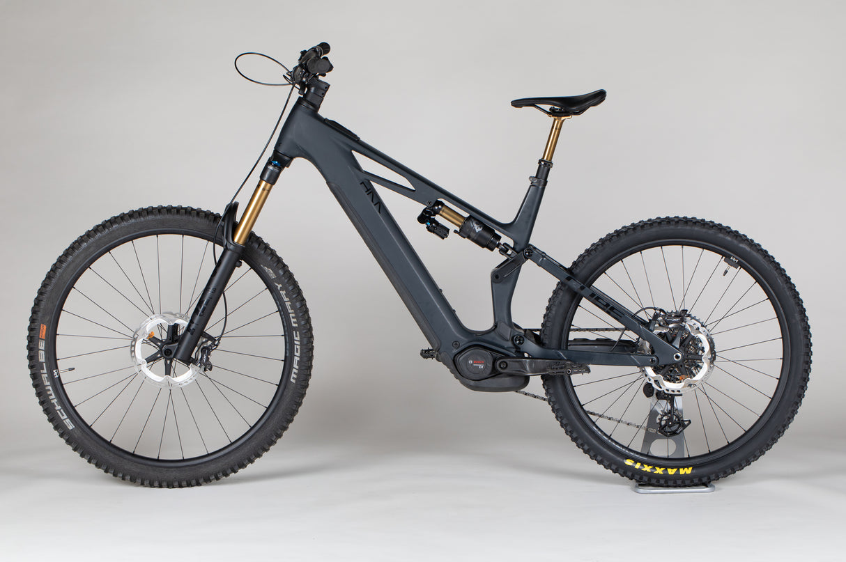 Cube Stereo Hybrid ONE77 HPC AT 800 Carbon/Gold - käytetty sähköpyörä 185-193 cm ajajalle