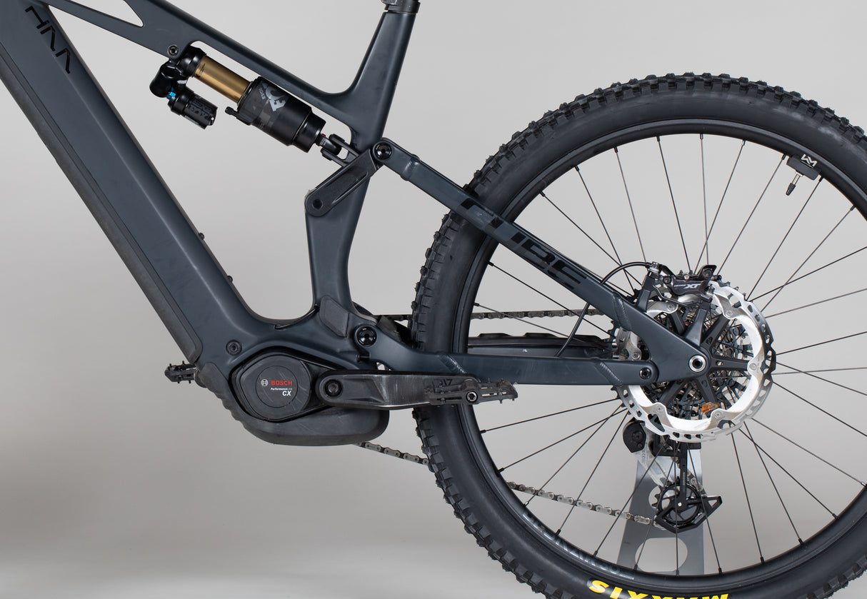 Cube Stereo Hybrid ONE77 HPC AT 800 Carbon/Gold - käytetty sähköpyörä 185-193 cm ajajalle