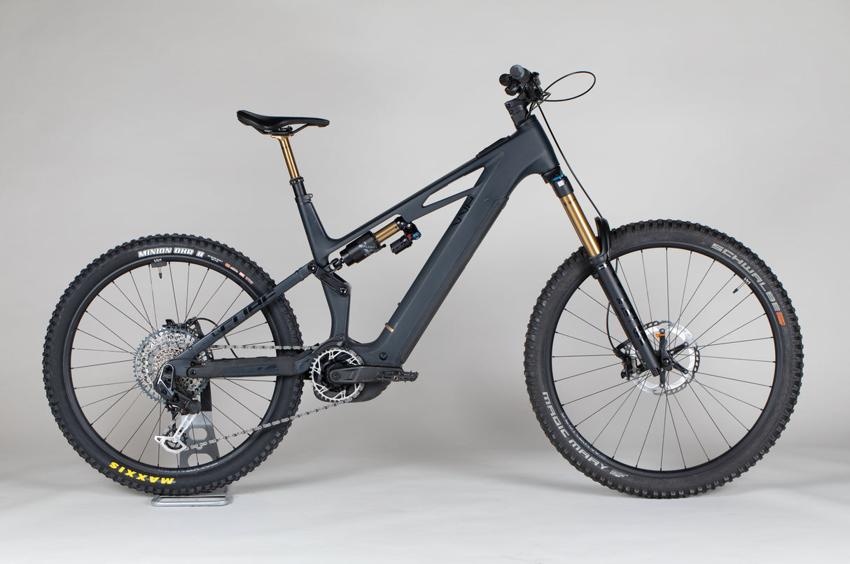 Cube Stereo Hybrid ONE77 HPC AT 800 Carbon/Gold - käytetty sähköpyörä 185-193 cm ajajalle