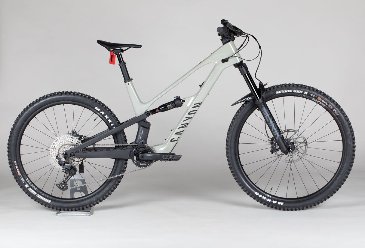 Canyon Spectral:Onfly Cf 8 - käytetty sähköpyörä 182-193 cm ajajalle