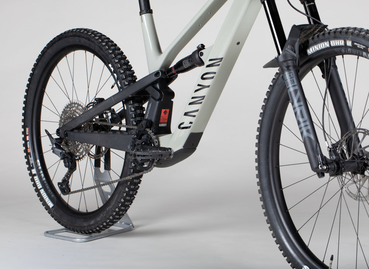 Canyon Spectral:Onfly Cf 8 - käytetty sähköpyörä 182-193 cm ajajalle