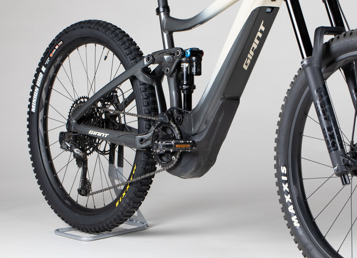 Giant Reign E 2 Pro - käytetty sähköpyörä 170-182 cm ajajalle