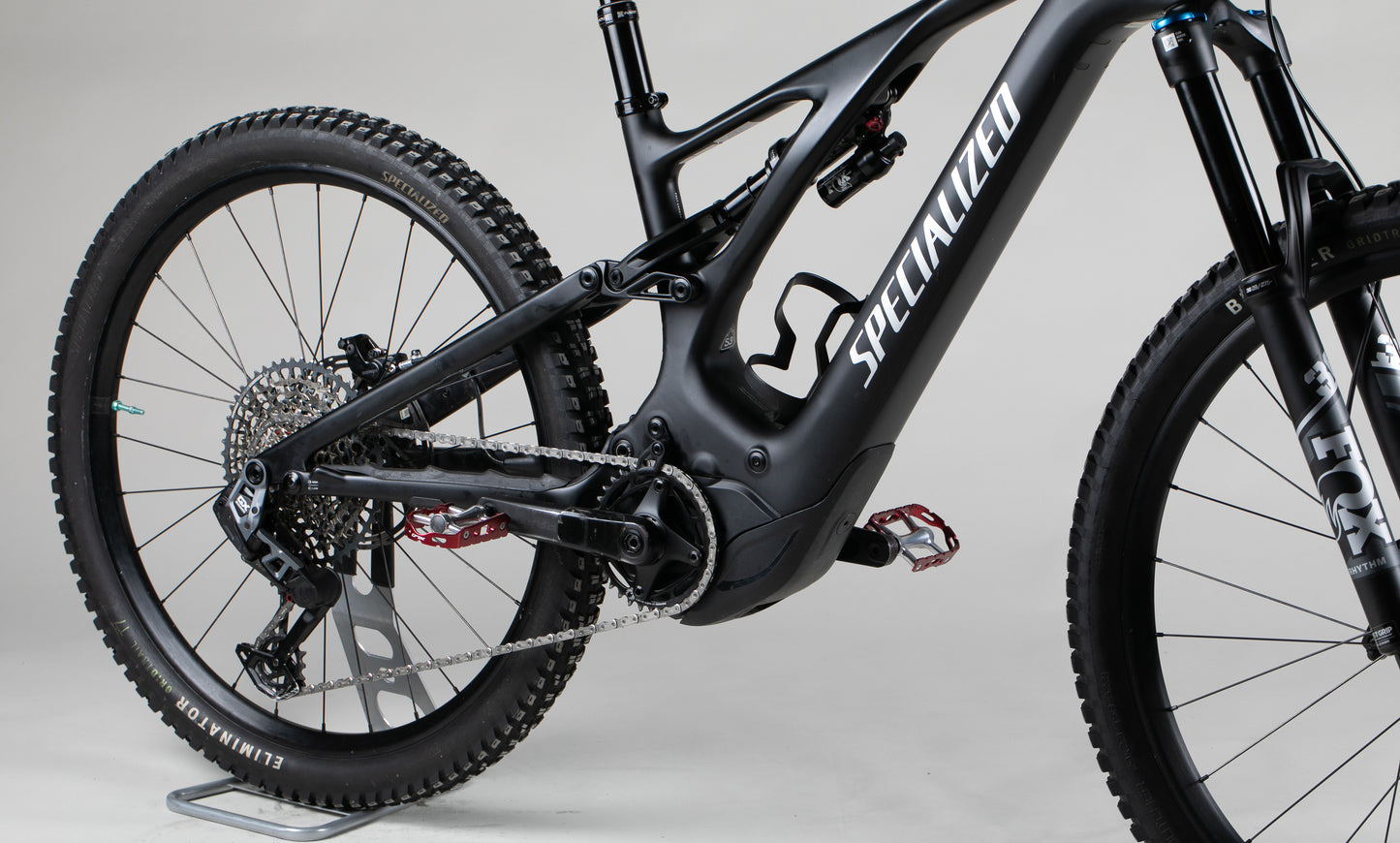 Specialized Turbo Levo Comp Carbon - käytetty sähköpyörä 165-180 cm ajajalle