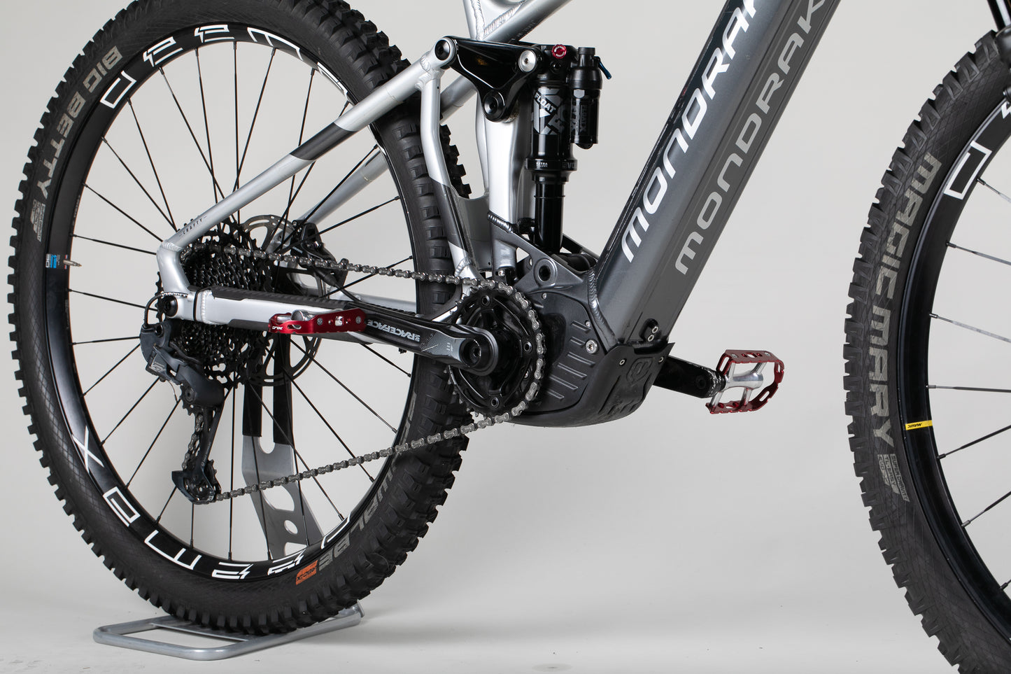 Mondraker Crafty R - käytetty sähköpyörä 168–180 cm ajajalle