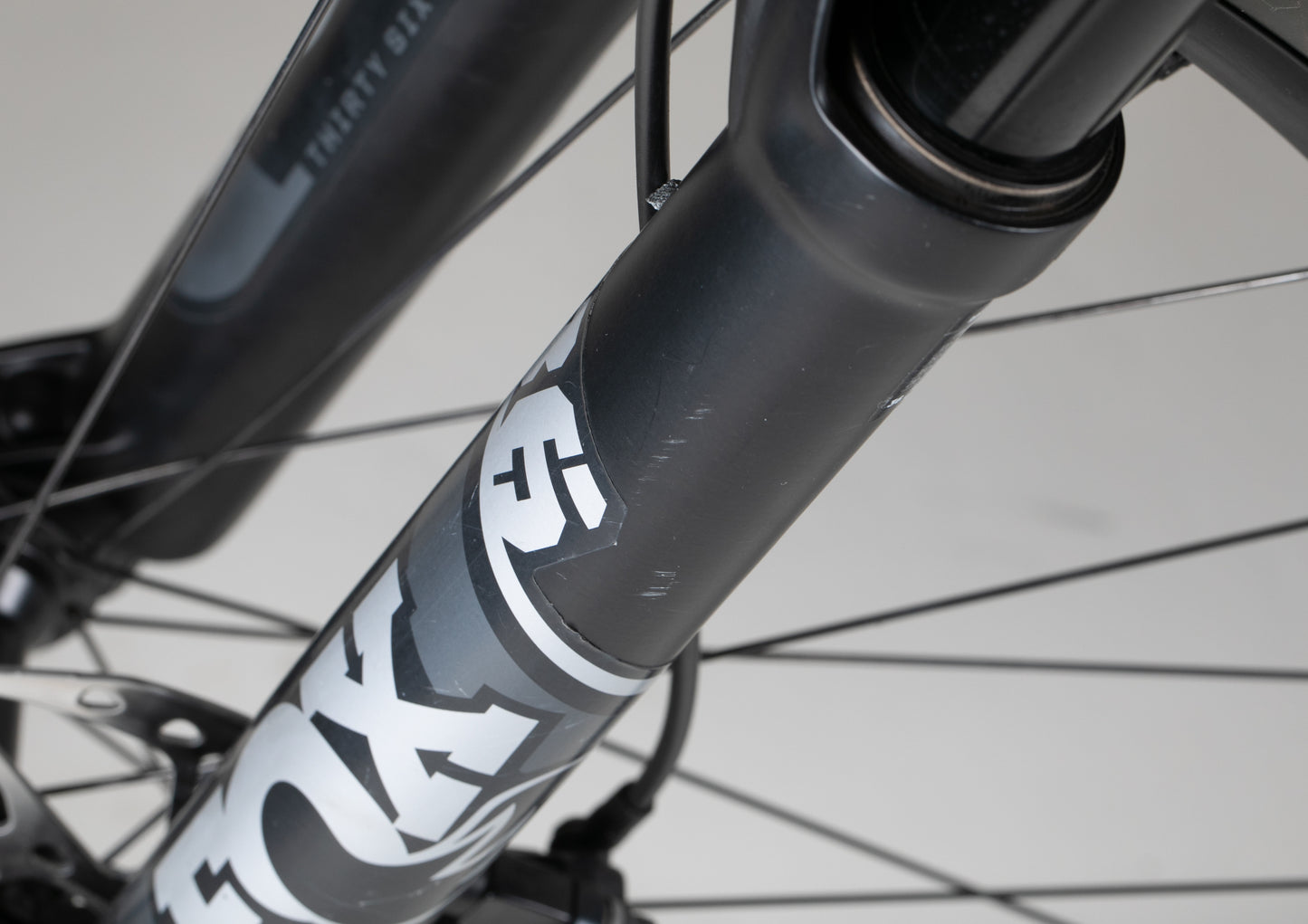 Specialized Turbo Levo - käytetty sähköpyörä 178-193 cm ajajalle