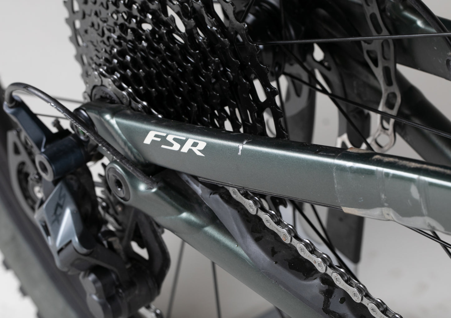 Specialized Turbo Levo - käytetty sähköpyörä 178-193 cm ajajalle