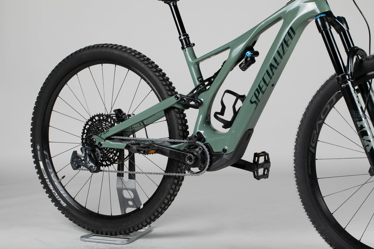Specialized Levo SL Expert Carbon - käytetty sähköpyörä 170-182 cm ajajalle