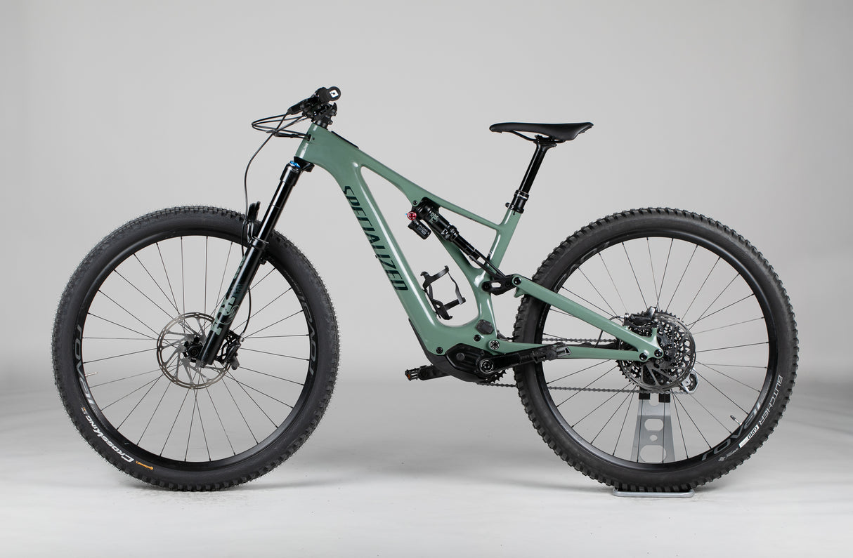 Specialized Levo SL Expert Carbon - käytetty sähköpyörä 170-182 cm ajajalle