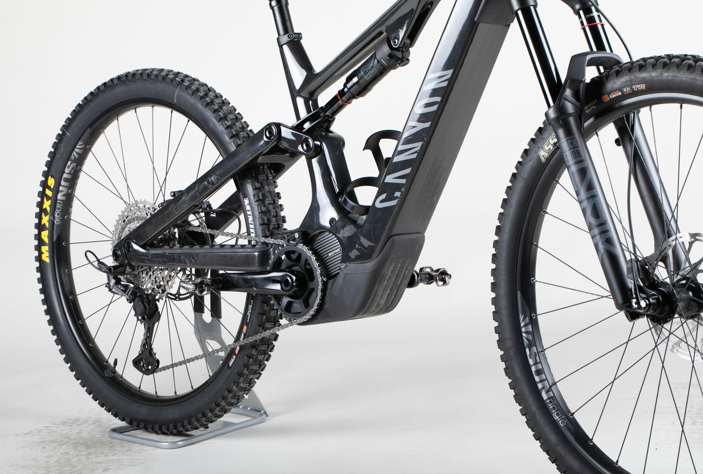 Canyon Spectral ON:CF7 - käytetty sähköpyörä 175-183 cm ajajalle