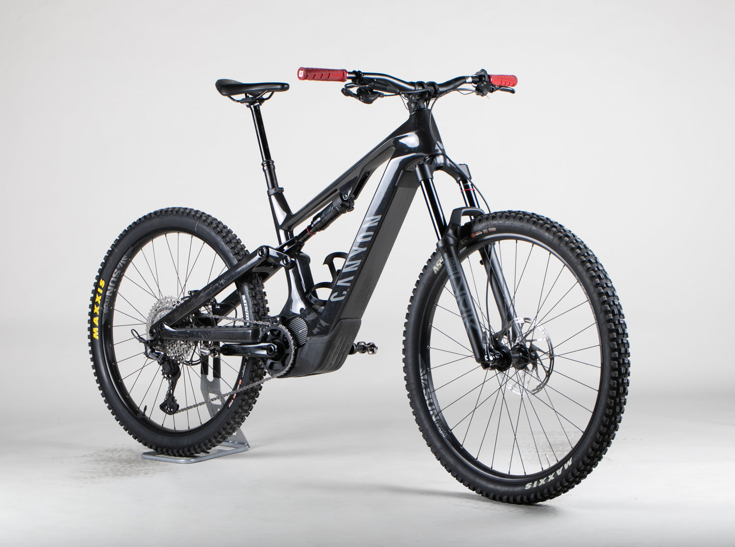 Canyon Spectral ON:CF7 - käytetty sähköpyörä 175-183 cm ajajalle