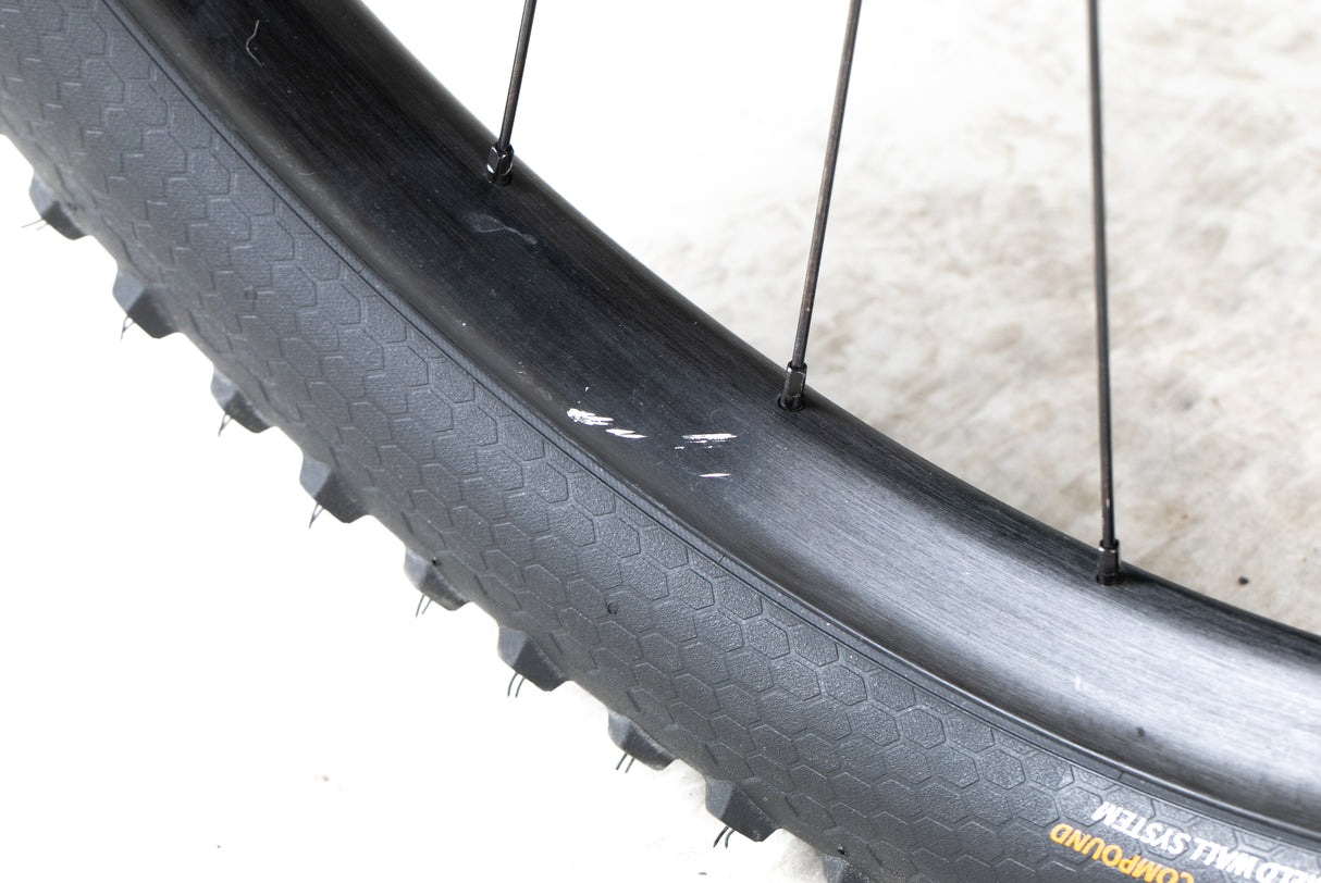 Specialized Turbo Levo Comp Carbon - käytetty sähköpyörä 165-180 cm ajajalle