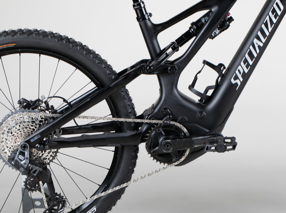 Specialized Turbo Levo Comp Carbon - käytetty sähköpyörä 165-180 cm ajajalle