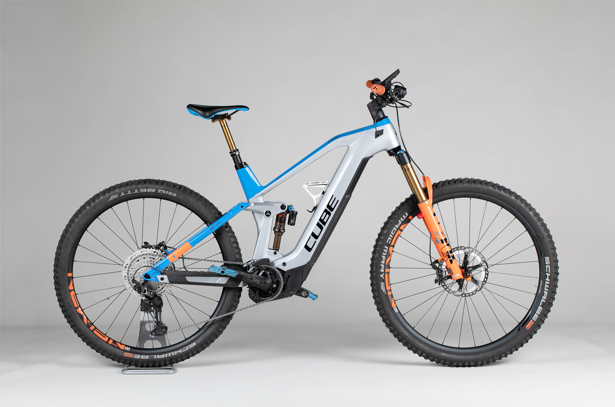 Cube STEREO HYBRID 140 HPC ACTIONTEAM 625 NYON - käytetty sähköpyörä 179-189 cm ajajalle