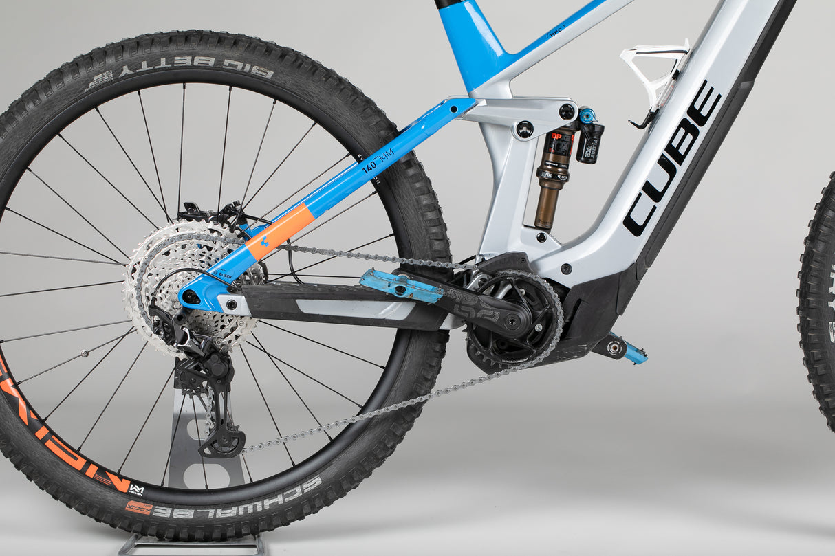Cube STEREO HYBRID 140 HPC ACTIONTEAM 625 NYON - käytetty sähköpyörä 179-189 cm ajajalle